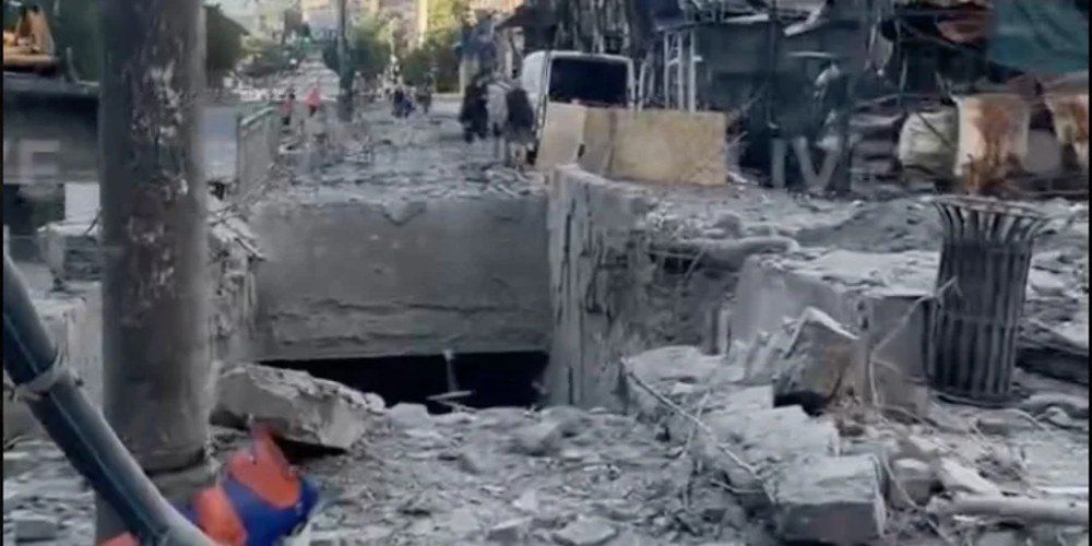 Журналісти показали відео наслідків удару по переходу біля метро «Лукʼянівська» у Києві