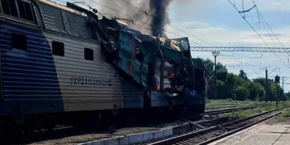 Укрзалізниця повідомила про удар БпЛА по пасажирському поїзду на Дніпропетровщині
