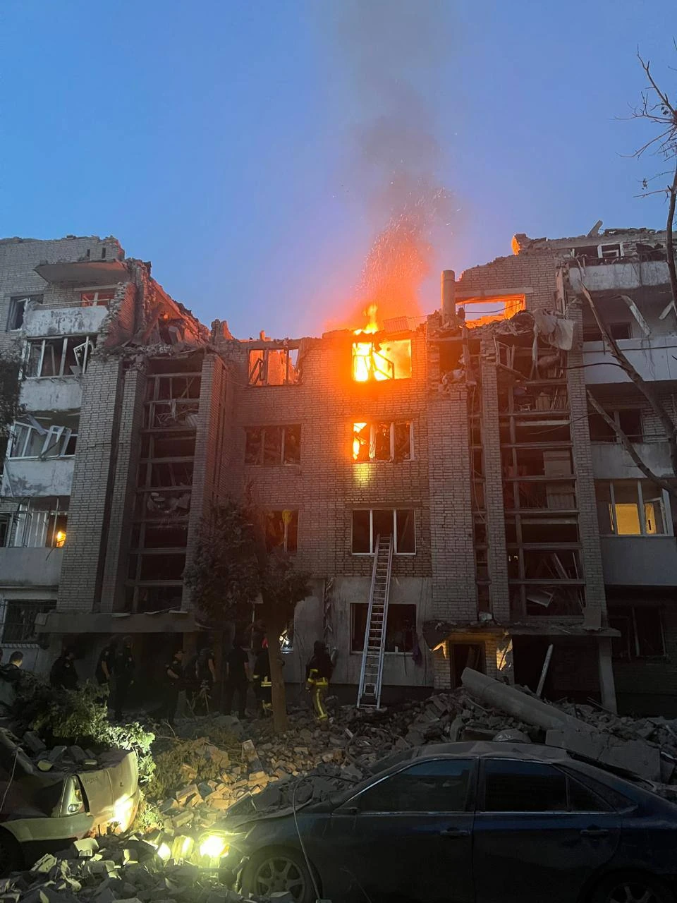 Козицький і Садовий повідомили про пожежу та постраждалих у Львові
