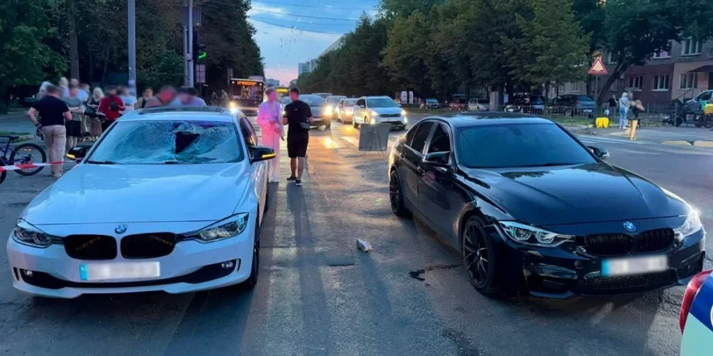 У Львові 22- та 21-річний водії BMW послідовно збили батька й 8-річну доньку
