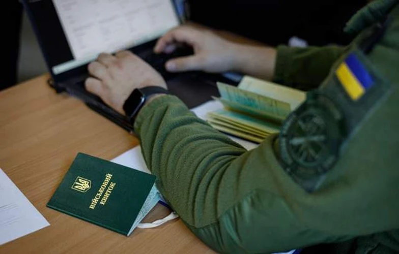 Хто і як вирішує долю бронювання при переході на відстрочку: пояснення юриста