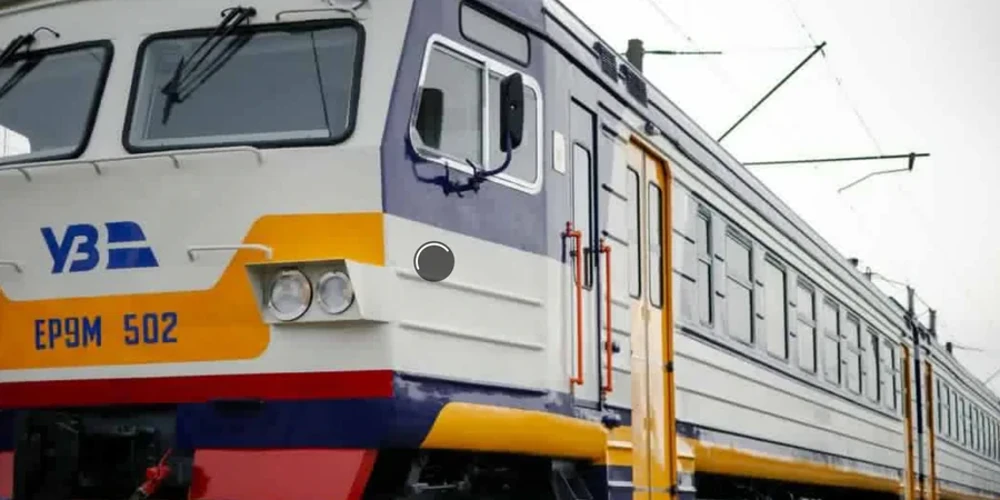 Укрзалізниця змінила маршрути поїздів через нічну атаку РФ на Київ