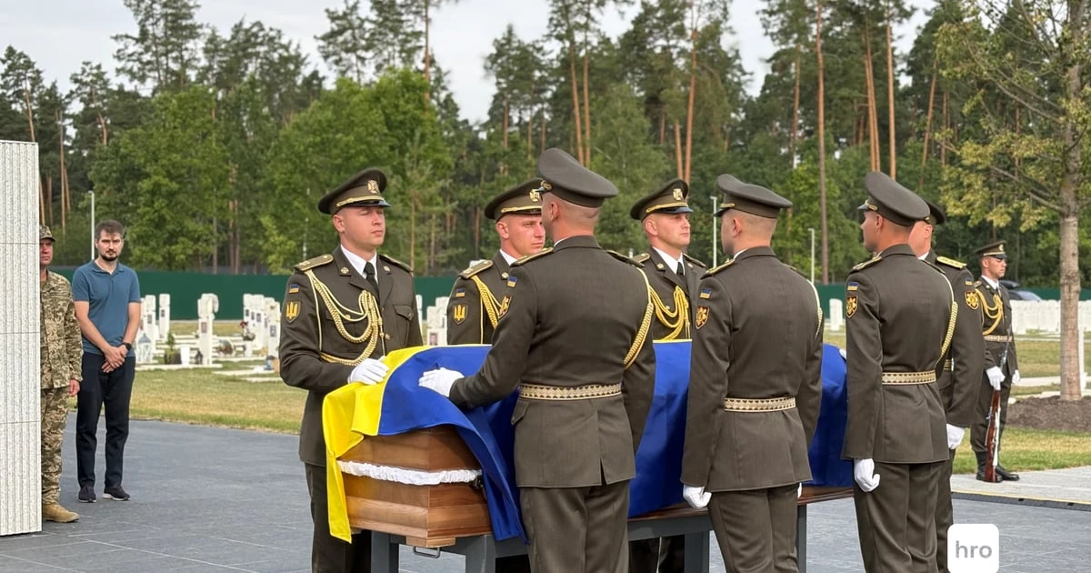 Ролі влади та інституцій у перепохованні Коновальця на меморіальному кладовищі