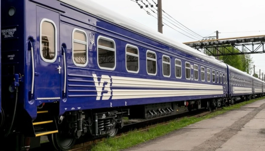Удар по поїзду №122 «Київ — Миколаїв»: що відомо пасажирам і громадськості