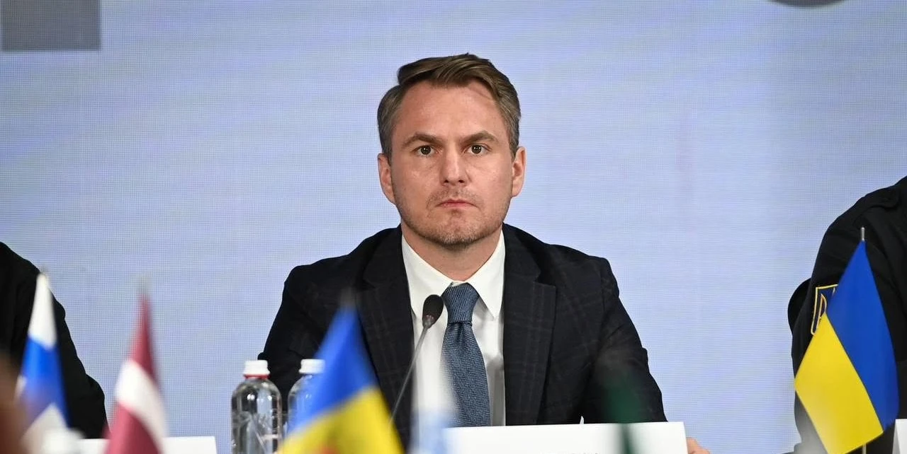 Генеральний прокурор Руслан Кравченко виїхав з України і повідомив про закордонне відрядження