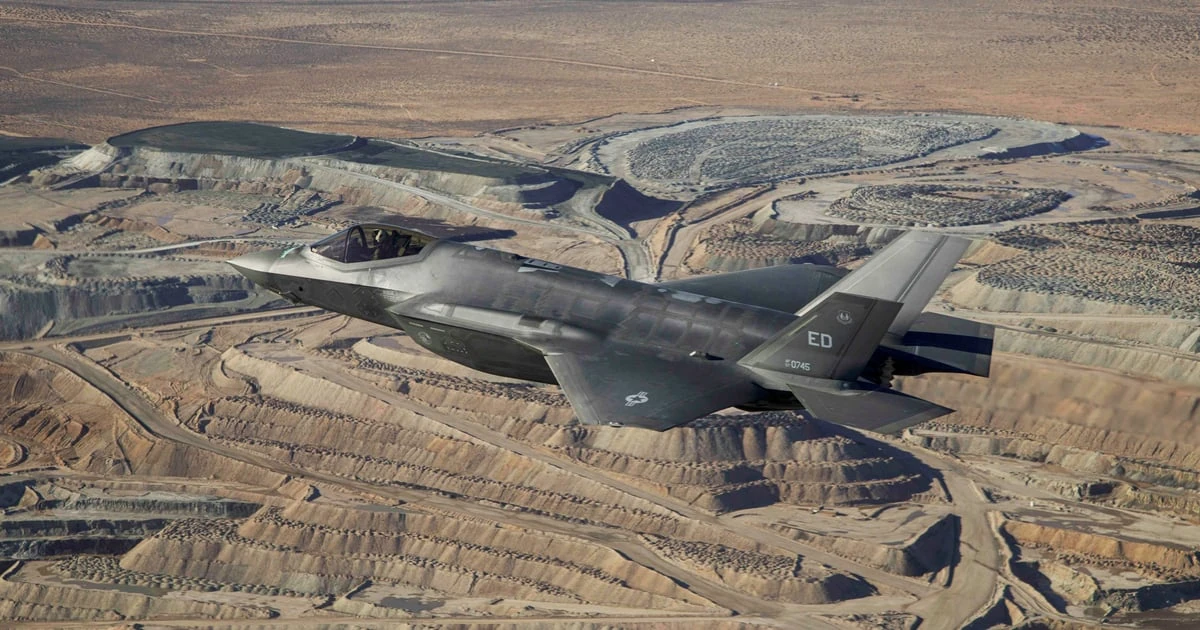 Інцидент із секретними деталями F-35 у Гонконгу: що вже зафіксовано